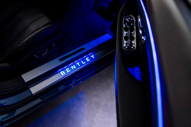 Bentley Continental GTC V8. MULLINER SPEC. DYNAMIC RIDE. ROTATING DISPLAY. CARBON INTERIOR. 5
