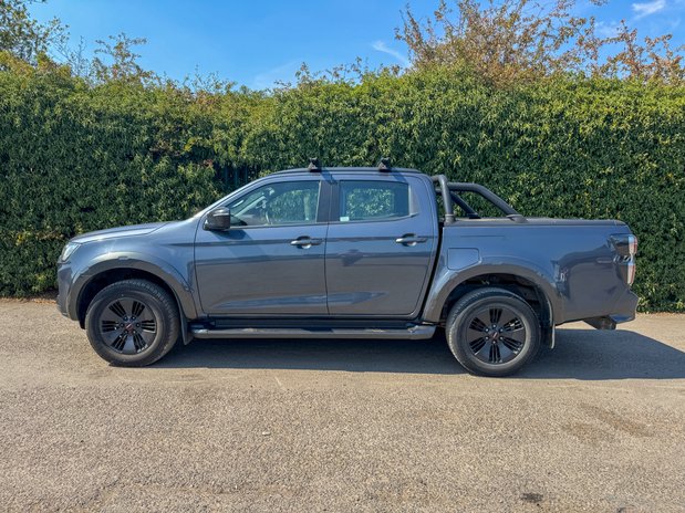 Isuzu D-Max V-Cross | Auto | 1.9 LT | Double Cab | Sensors | Camera | EURO 6 | NO VAT 5