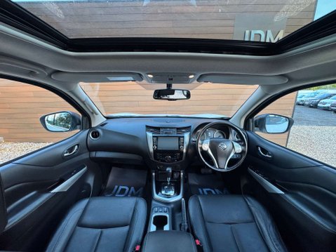 Nissan Navara 2.3 Navara Tekna dCi Auto 4WD 5dr 28