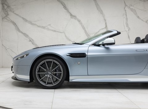 Aston Martin V12 Vantage S ROADSTER 58