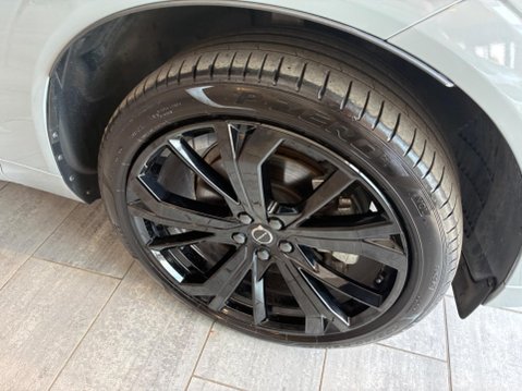 Volvo XC60 2.0 B5 MHEV Plus Black Edition Auto AWD Euro 6 (s/s) 5dr 22