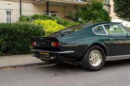 Aston Martin V8 Vantage ”Fliptail” Manual 14