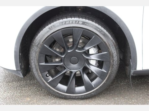 Tesla Model Y LONG RANGE AWD 29
