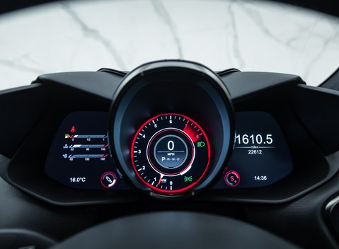 Aston Martin DBS Superleggera 22