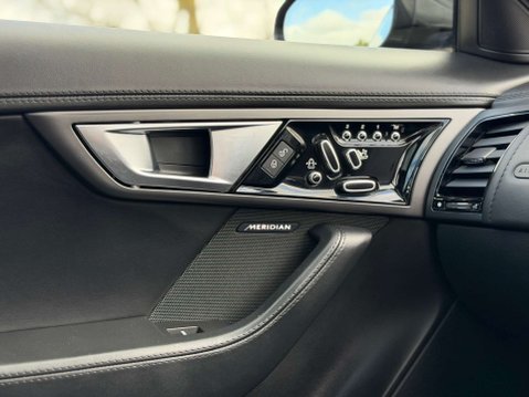 Jaguar F-Type 5.0 F-Type V8 R AWD Auto 4WD 3dr 41