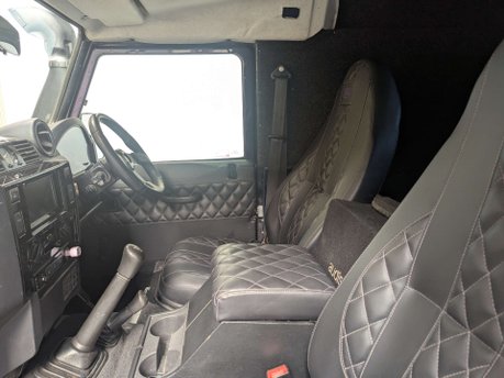 Land Rover Defender 2.2 Defender 90 Hard Top TD 4WD 5dr 35