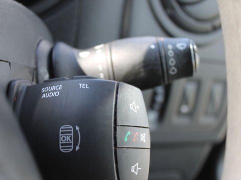 Renault Master 2.3 dCi 35 Business FWD MWB Medium Roof Euro 6 5dr 38