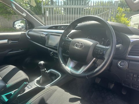 Toyota Hilux INVINCIBLE 4WD D-4D DCB 15