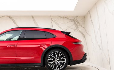Porsche Taycan Turbo Cross Turismo 32