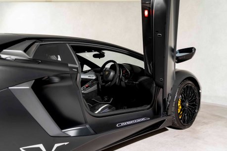 Lamborghini Aventador SV AD PERSONAM. FACTORY SATIN CARBON FIBRE EXT. COMFORT SEATS. FRONT LIFT. 14