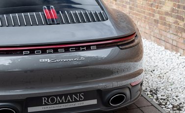 Porsche 911 Carrera 4S (992) 25
