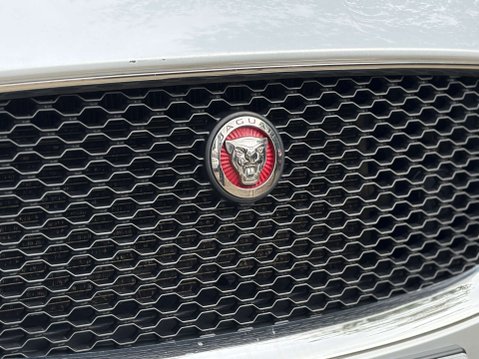 Jaguar F-Pace 2.0 F-PACE Prestige AWD D Auto 4WD 5dr 9