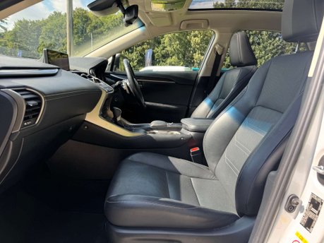 Lexus NX 2.5 NX 300h Takumi CVT 4WD 5dr 37