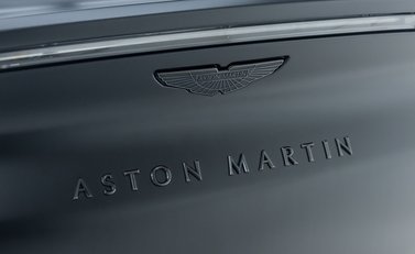 Aston Martin DBX 707 37