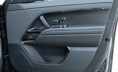 Land Rover Range Rover Sport P440e Dynamic SE 20