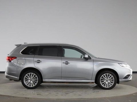Mitsubishi Outlander PHEV DYNAMIC 4
