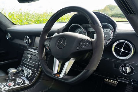 Mercedes-Benz SLS AMG 13