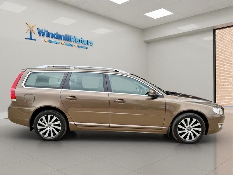 2015 Volvo V70 — image 3