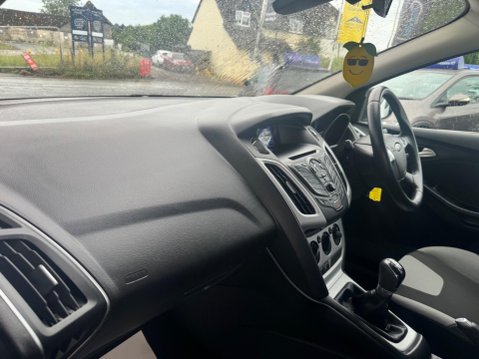 Ford Focus 1.6 Zetec Euro 5 5dr 31