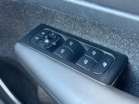 Volvo XC40 B4 R-DESIGN PRO MHEV 42