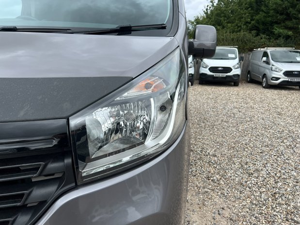 Renault Trafic LWB L2H1 Low Roof Sport LL30 Air Con Alloy Wheels EURO 6 NO VAT 21