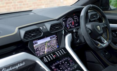 Lamborghini Urus 17
