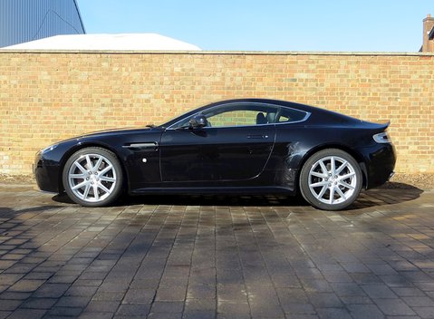 Aston Martin V8 Vantage S 12