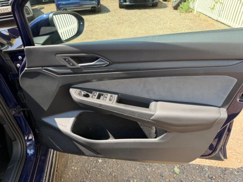 Volkswagen Golf R-LINE ETSI DSG 41