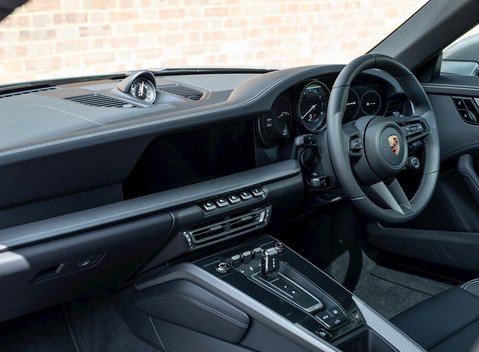 Porsche 911 Carrera 4S (992) 16