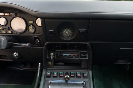 Aston Martin V8 Vantage ”Fliptail” Manual 20