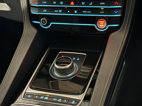 Jaguar F-Pace CHEQUERED FLAG AWD 15