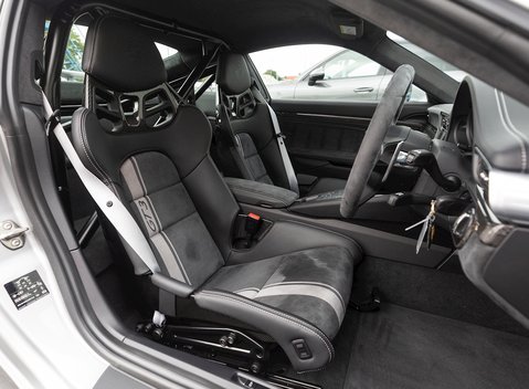Porsche 911 GT3 (991.2) 12