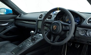 Porsche 718 Cayman GT4 9