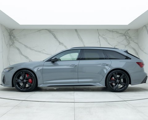 Audi RS6 Avant Carbon Black