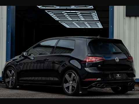 Volkswagen Golf 2.0 Golf R TSi Semi-Auto 4WD 3dr 2
