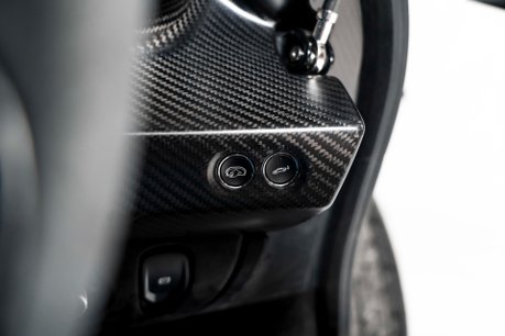 McLaren Senna 1 OWNER CAR. ELITE PAINTWORK. BOWERS & WILKINS. LIFT SYSTEM 43