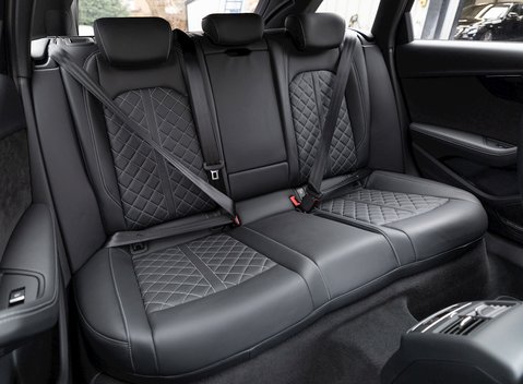 Audi S4 Avant Black Edition 15