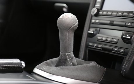 Porsche 911 Carrera S - Sensational Manual Coupe 18