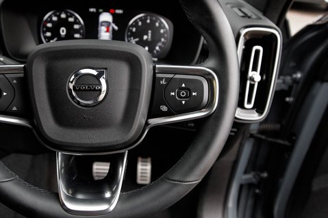 Volvo XC40 B4 R-DESIGN MHEV 19