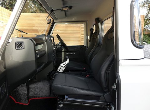 Land Rover Defender 90 Bowler Edition 10