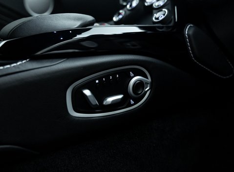 Aston Martin Vantage V8 28