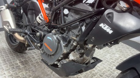 KTM Duke 2020 ONLY 10K RUNNING PROJECT BIKE SPARES OR REPAIR 125CC 16