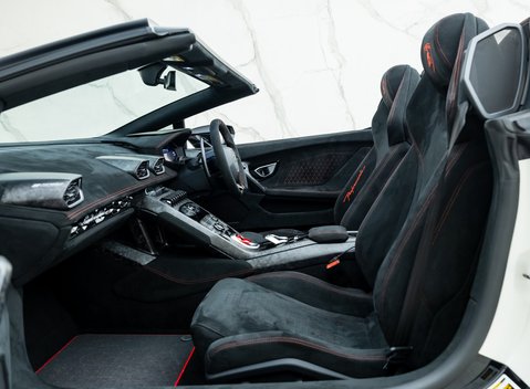 Lamborghini Huracan Spyder LP640-4 Performante 18