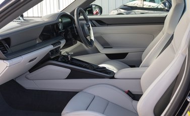 Porsche 911 (992) Targa 4S 17