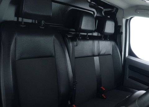 Vauxhall Vivaro 3100 75kWh Dynamic Panel Van 5dr Electric Auto L2 H1 (136 ps) 33