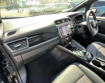 Nissan LEAF Leaf N-Connecta Electric 110Kw 39kWh (AUTOMATIC) 5dr 16