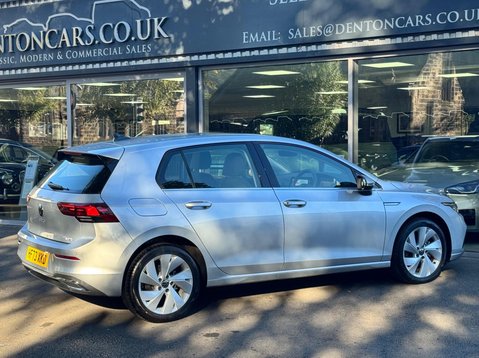 Volkswagen Golf STYLE ETSI DSG 9