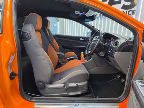 Ford Focus 2.5 SIV ST-2 Hatchback 3dr Petrol Manual (224 g/km, 221 bhp) 27