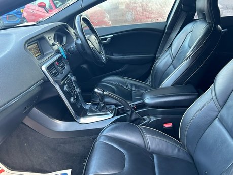 Volvo V40 D2 R-DESIGN 4