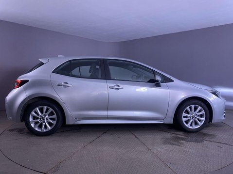 Toyota Corolla 1.8 VVT-h Icon Hatchback 5dr Petrol Hybrid CVT Euro 6 (s/s) (140 ps) 1 Owne 30